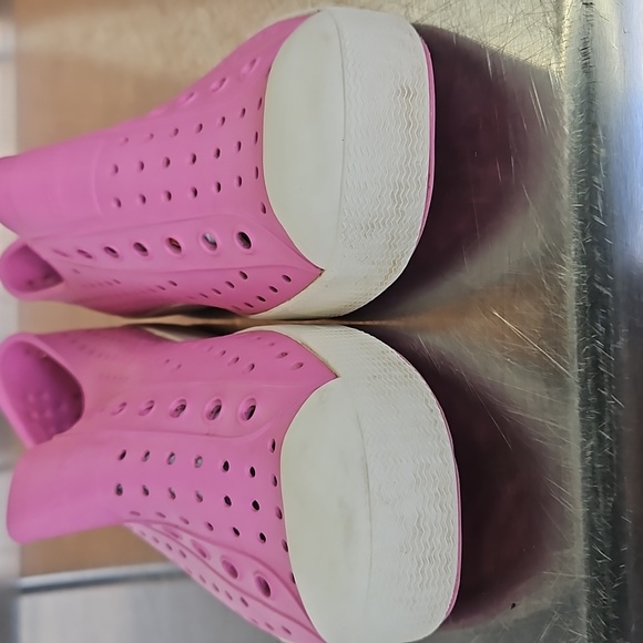 Native Pink Water Shoes - Picture 2 of 6